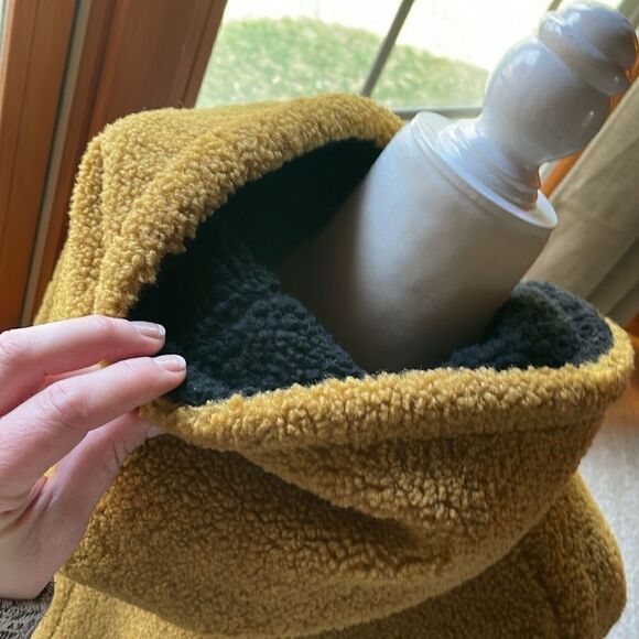 Cozy THICK hooded Jacket! 🧥 - Picture 6 of 11